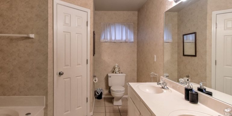 Tulsa Real Estate for Sale | 9028 E 99th Street | Unique Properties | 021_Master Bathroom