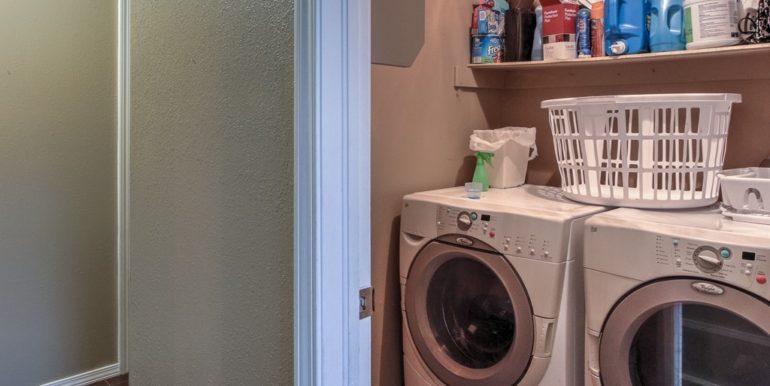 Tulsa Real Estate for Sale | 9028 E 99th Street | Unique Properties | 026_Laundry Room