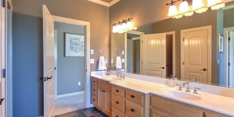 Sand Springs Real Estate for Sale | 195 S. 257th West Ave | Unique Properties | 024_Master Bathroom