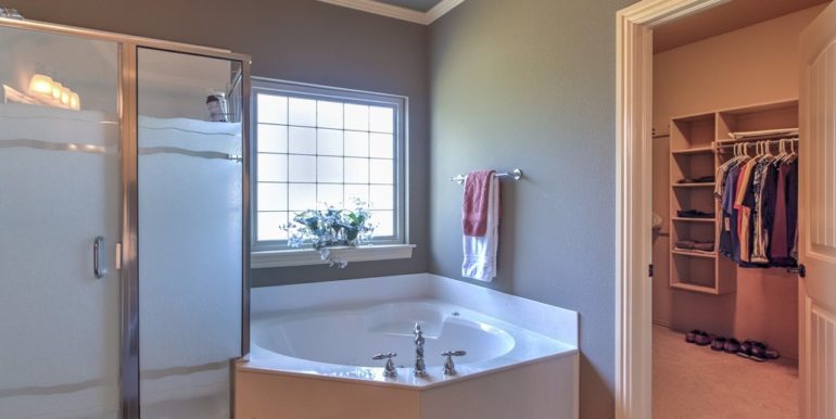 Sand Springs Real Estate for Sale | 195 S. 257th West Ave | Unique Properties | 025_Master Bathroom