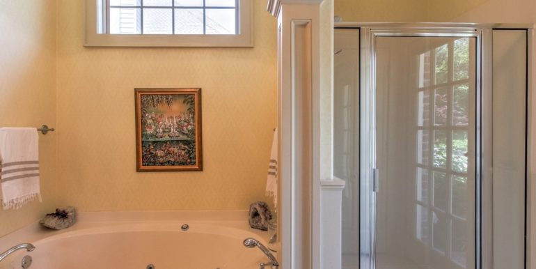 Tulsa Real Estate for Sale | 5509 E. 90th St | Unique Properties | 019_Master Bathroom