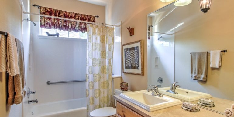 Tulsa Real Estate for Sale | 5509 E. 90th St | Unique Properties | 021_2nd Bedroom Bathroom Suite