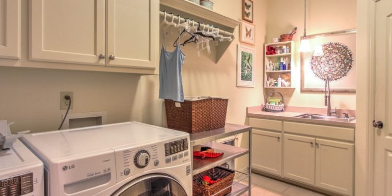 Tulsa Real Estate for Sale | 5509 E. 90th St | Unique Properties | 022_Laundry Room