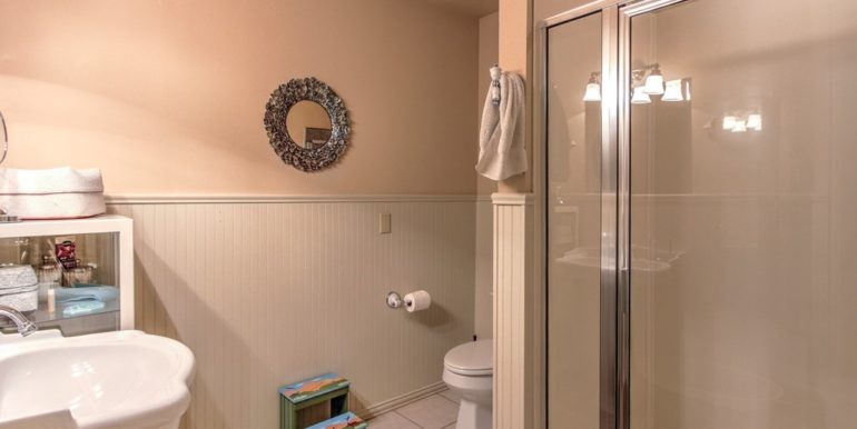 Tulsa Real Estate for Sale | 5509 E. 90th St | Unique Properties | 028_Bathroom